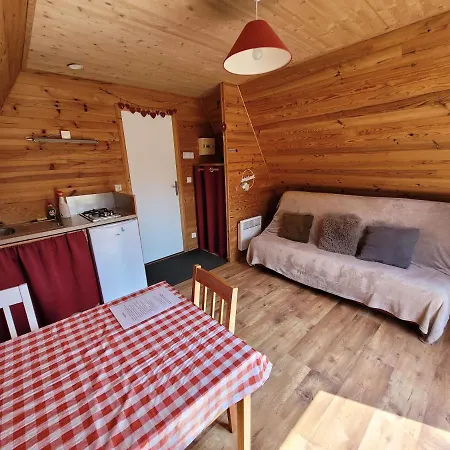 Camping Les Hirondelles Bourg-Sainte-Marie Exterior photo