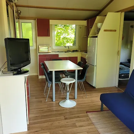 Camping Les Hirondelles Bourg-Sainte-Marie Exterior photo
