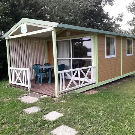 Camping Les Hirondelles Bourg-Sainte-Marie Exterior photo